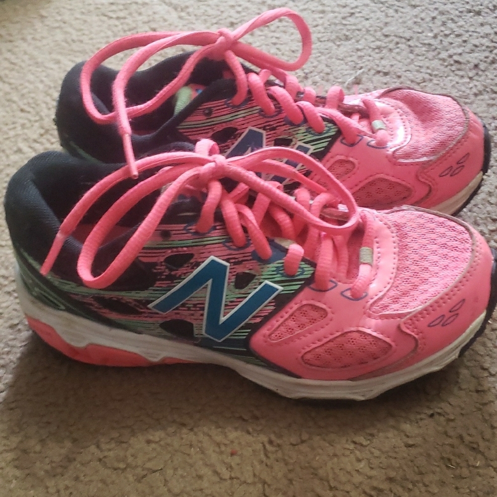 New Balance Kids Sneakers in Pink and Black - Picture 4 of 7